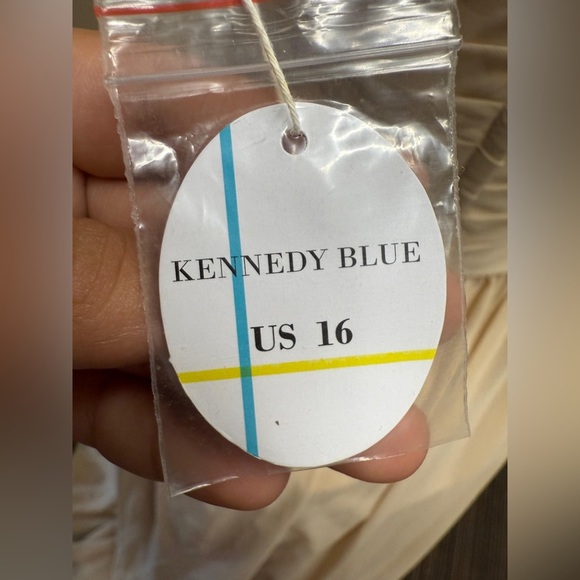 Chic Cream Wedding Dress - Picture 7 of 14